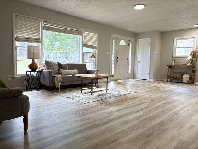 500 W Spring Street, Neosho, MO 64850