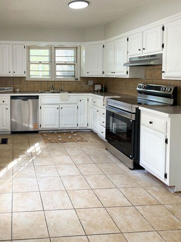 500 W Spring Street, Neosho, MO 64850