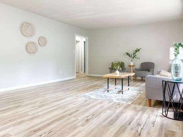 500 W Spring Street, Neosho, MO 64850