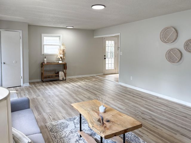 500 W Spring Street, Neosho, MO 64850