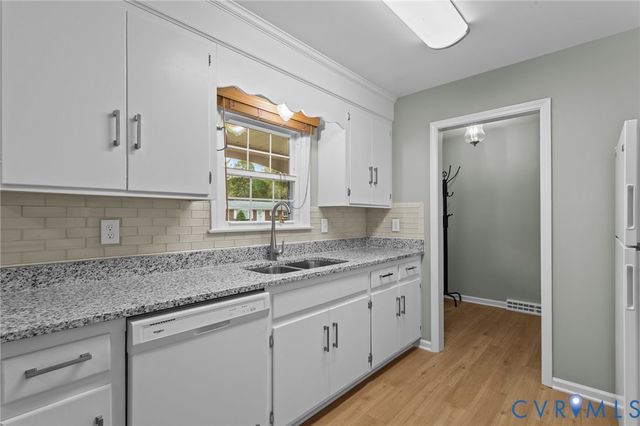 1300 Lee Dr, Farmville, VA 23901