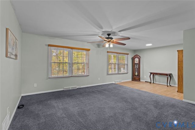 1300 Lee Dr, Farmville, VA 23901