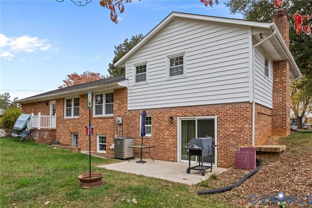 1300 Lee Dr, Farmville, VA 23901