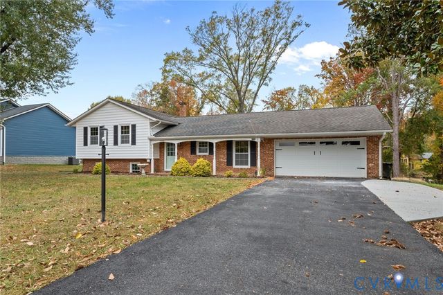 1300 Lee Dr, Farmville, VA 23901