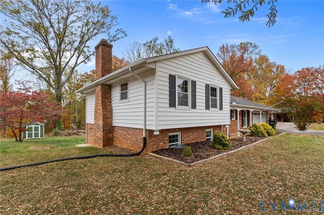 1300 Lee Dr, Farmville, VA 23901