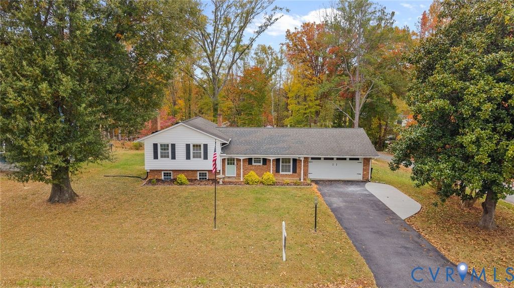 1300 Lee Dr, Farmville, VA 23901