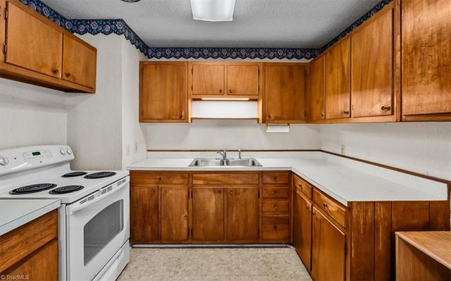 3404 Rolling Road, High Point, NC 27265