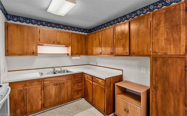 3404 Rolling Road, High Point, NC 27265