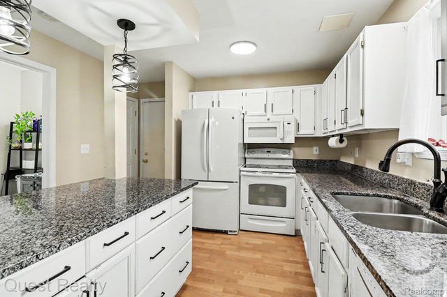 7058 Rolling Hills Drive, Waterford Charter Township, MI 48327