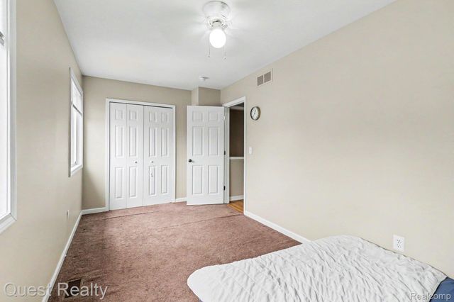 7058 Rolling Hills Drive, Waterford Charter Township, MI 48327
