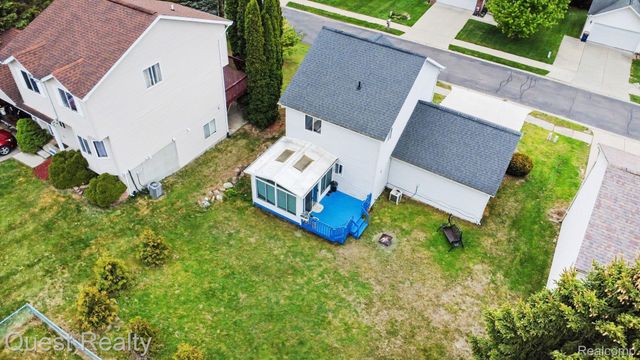 7058 Rolling Hills Drive, Waterford Charter Township, MI 48327