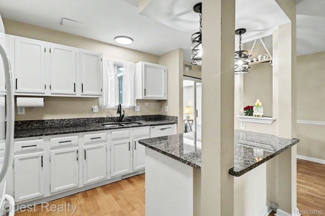 7058 Rolling Hills Drive, Waterford Charter Township, MI 48327