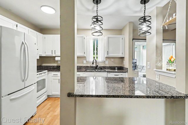 7058 Rolling Hills Drive, Waterford Charter Township, MI 48327