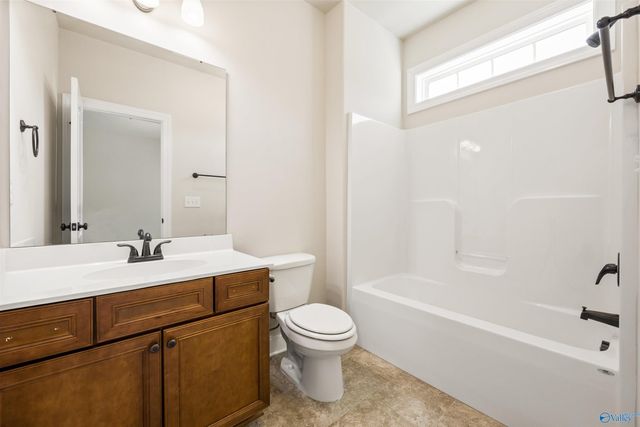 1017 Cresent Falls, Huntsville, AL 35806