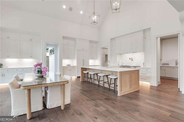 228 Thomas Circle, Roswell, GA 30075