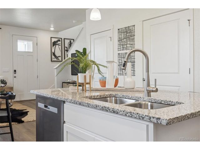 9807 Bahama St, Commerce City, CO 80022