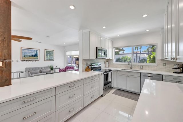 2506 NE 30th St, Fort Lauderdale, FL 33306