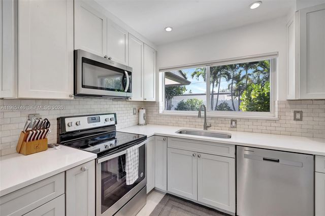 2506 NE 30th St, Fort Lauderdale, FL 33306