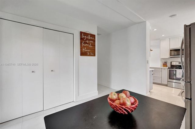 2506 NE 30th St, Fort Lauderdale, FL 33306