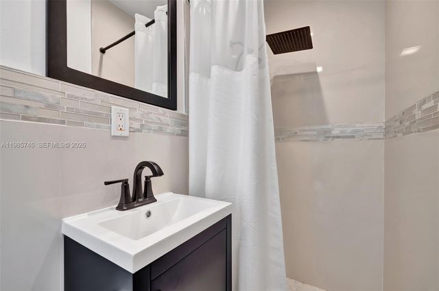 2506 NE 30th St, Fort Lauderdale, FL 33306