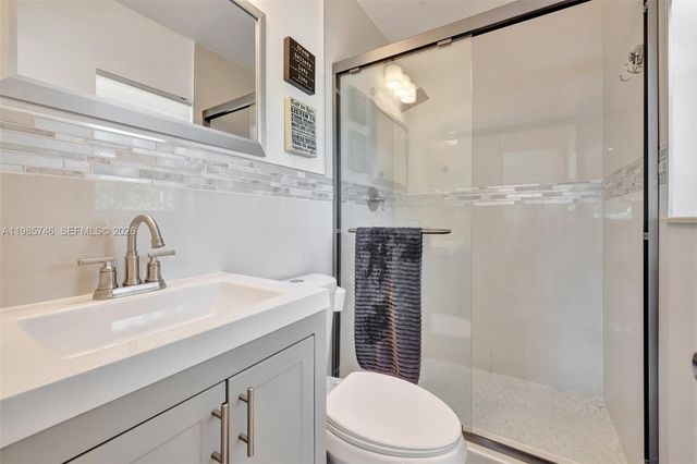 2506 NE 30th St, Fort Lauderdale, FL 33306