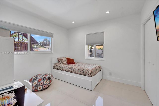 2506 NE 30th St, Fort Lauderdale, FL 33306