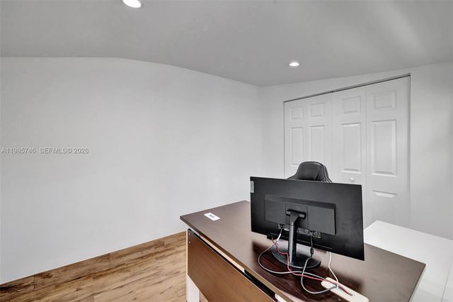 2506 NE 30th St, Fort Lauderdale, FL 33306