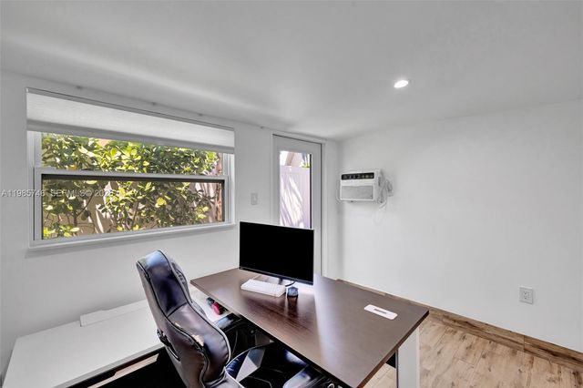 2506 NE 30th St, Fort Lauderdale, FL 33306