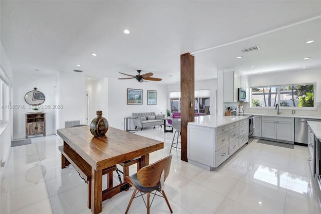 2506 NE 30th St, Fort Lauderdale, FL 33306