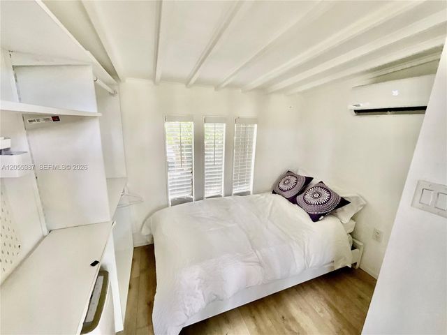 2000 SW 25th St, Miami, FL 33133