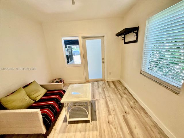 2000 SW 25th St, Miami, FL 33133