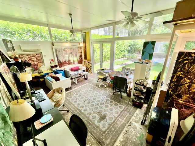 2000 SW 25th St, Miami, FL 33133