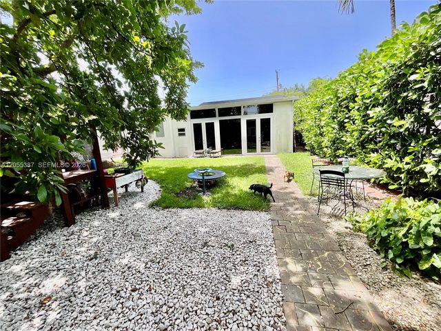 2000 SW 25th St, Miami, FL 33133