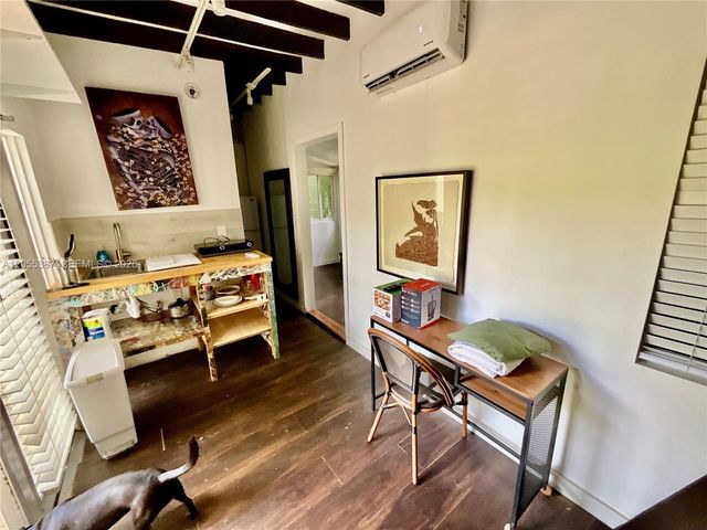 2000 SW 25th St, Miami, FL 33133