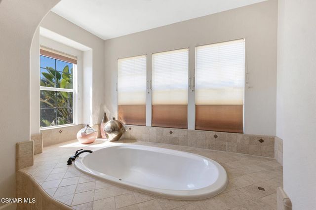 4347 Via Entrada, Newbury Park, CA 91320