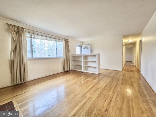 7400 PEMBROKE DR, Clinton, MD 20735