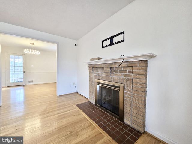 7400 PEMBROKE DR, Clinton, MD 20735