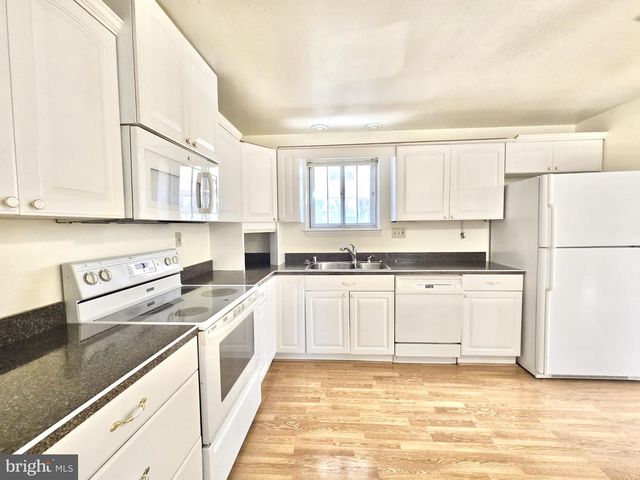 7400 PEMBROKE DR, Clinton, MD 20735