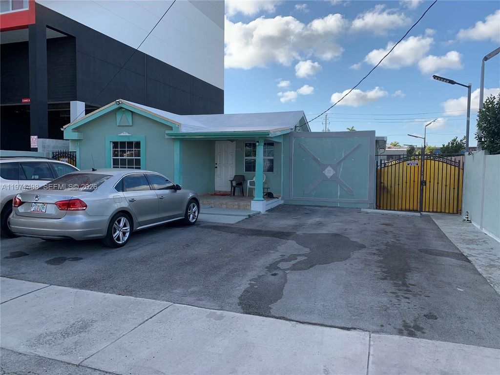 3560 NW 35th Street, Miami, FL 33142