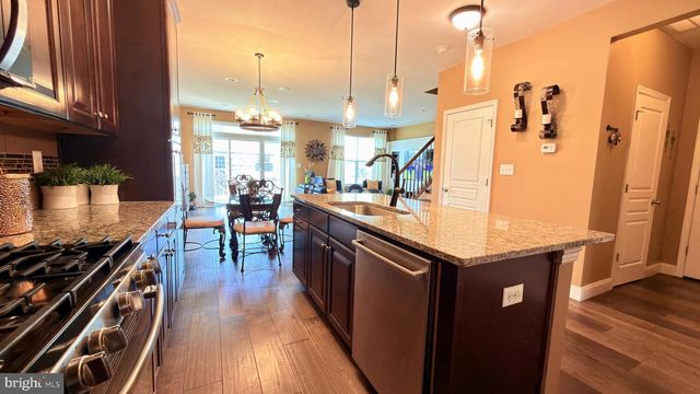 32 MORRIS LANE, Cranbury, NJ 08512
