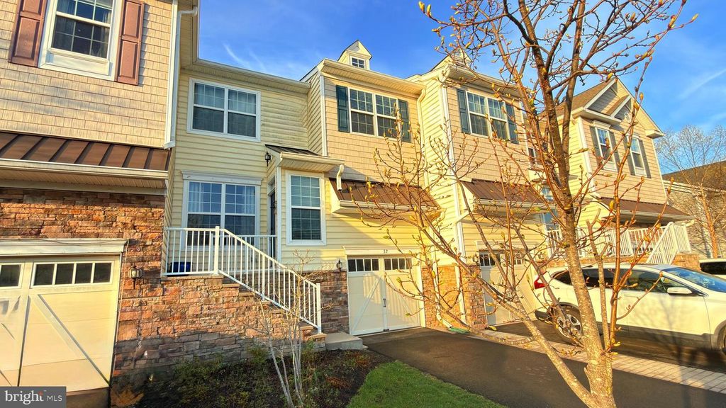 32 MORRIS LANE, Cranbury, NJ 08512