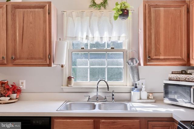 2 BROOKVIEW DR, Lititz, PA 17543