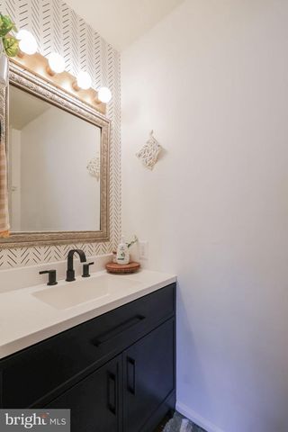 2 BROOKVIEW DR, Lititz, PA 17543