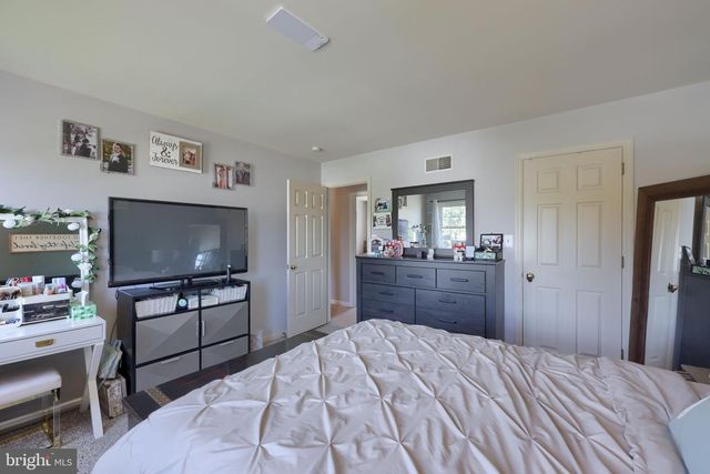 2 BROOKVIEW DR, Lititz, PA 17543