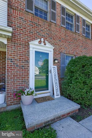 2 BROOKVIEW DR, Lititz, PA 17543