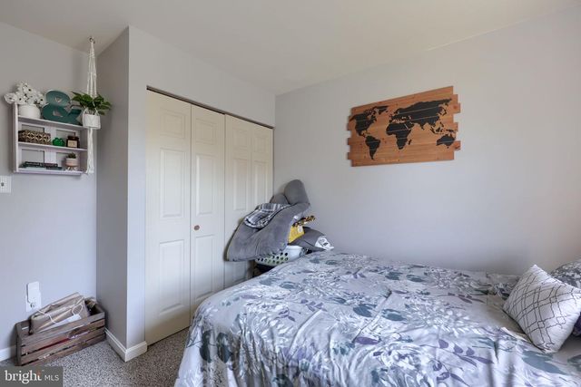 2 BROOKVIEW DR, Lititz, PA 17543