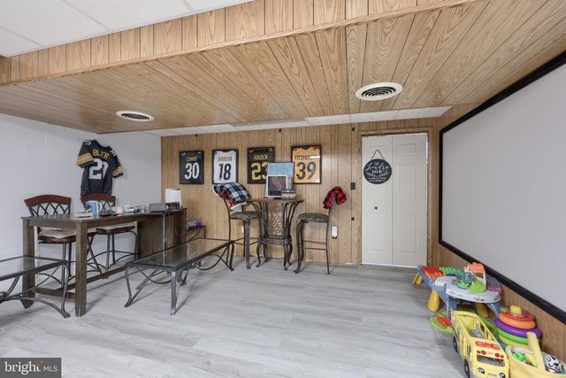 2 BROOKVIEW DR, Lititz, PA 17543