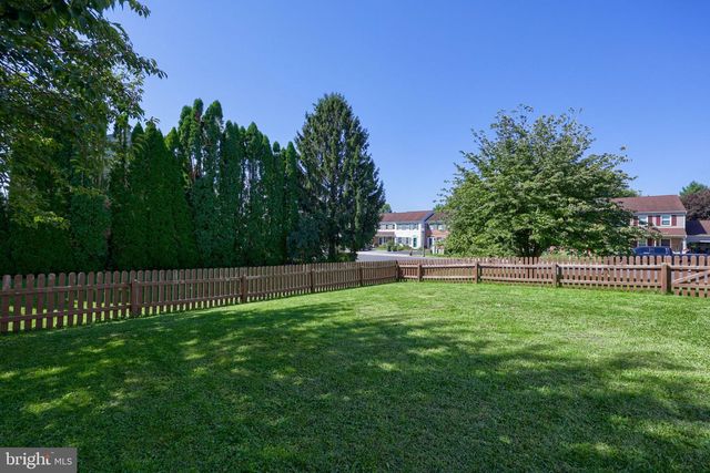 2 BROOKVIEW DR, Lititz, PA 17543