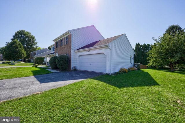 2 BROOKVIEW DR, Lititz, PA 17543