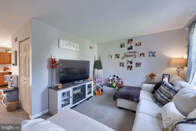 2 BROOKVIEW DR, Lititz, PA 17543
